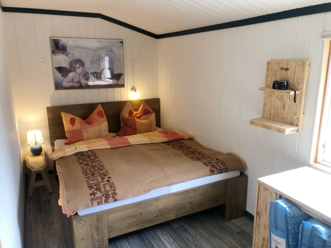 Schlafzimmer mit Doppelbett
